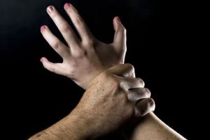 دست‌درازی وحشیانه ۲ پسر به دختر همسایه